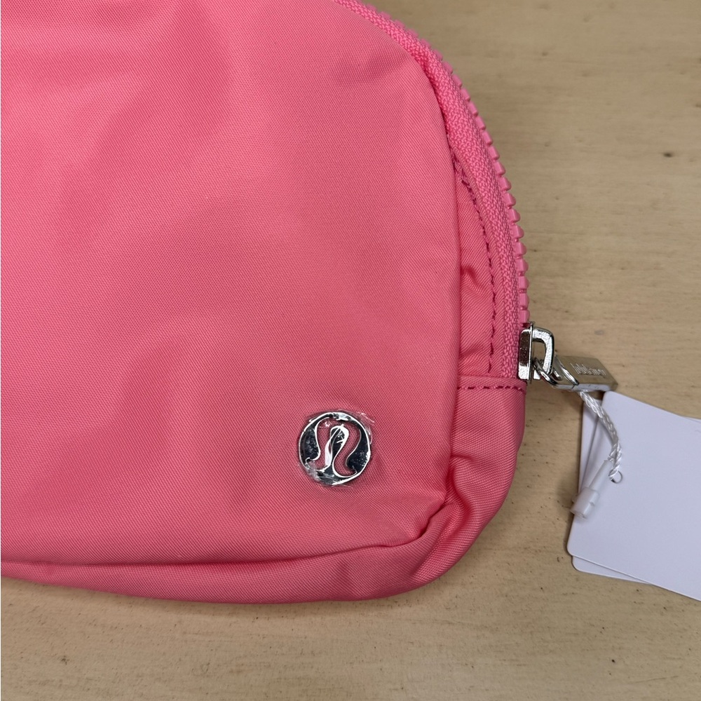NWT Everywhere Belt Bag 1L - Sakura pink - Picture 5 of 6